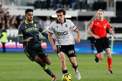 Imagen del partido entre el Burgos CF y el Ceuta.