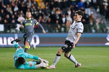 Imagen del partido entre el Burgos CF y el Ceuta.