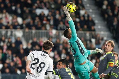 Imagen del partido entre el Burgos CF y el Ceuta.