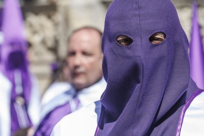 Imagen del Desenclavo de la Cruz a los pies de la Catedral.