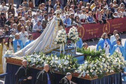 Instante de la procesión del Anuncio Pascual de Burgos.