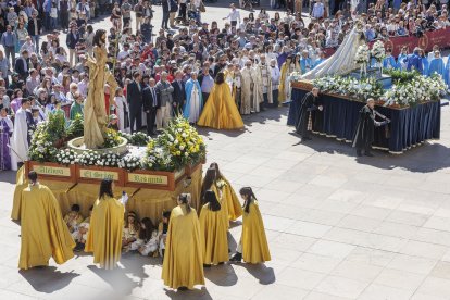 Instante de la procesión del Anuncio Pascual de Burgos.