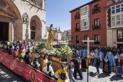 Instante de la procesión del Anuncio Pascual de Burgos.