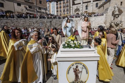 Instante de la procesión del Anuncio Pascual de Burgos.