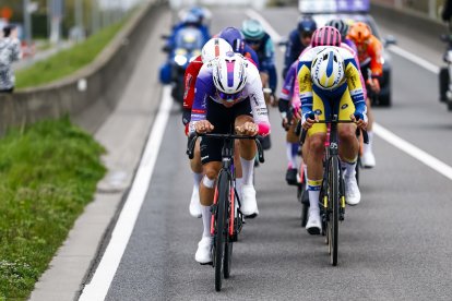 Fagúndez releva al frente de la escapada al inicio de la carrera.