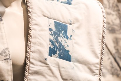 Varios modelos incorporan cianotipias de paisajes o estampas de antaño.