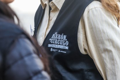 Cinco informadoras ambientales recorrerán los barrios de la ciudad hasta principios de julio para explicar el funcionamiento del contenedor marrón.