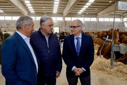 El presidente de la Diputación de Salamanca, Javier Iglesias, inaugura la feria Bovinum 2026.