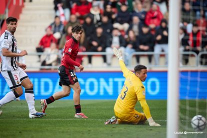 Unax fue el autor del primer gol de los rojillos.