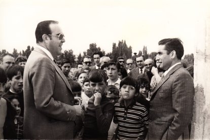 El alcalde Romera inaugura el parque del barrio en 1973
