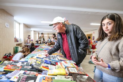 El mercadillo gozó de gran participación.