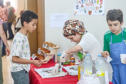 El mercadillo gozó de gran participación.