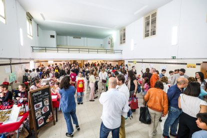 El mercadillo gozó de gran participación.