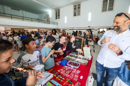 El mercadillo gozó de gran participación.