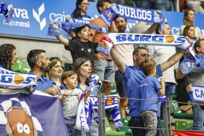 Imagen del partido entre el Recoletas Salud San Pablo Burgos y Breogán.