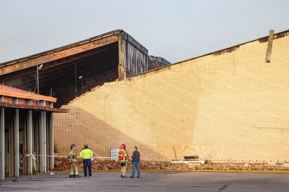 Imagen de los efectos del fuego en las instalaciones de Carretera Poza.