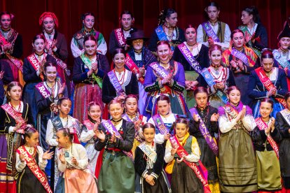 Una gala inolvidable para Valeria Lezcano y Beatriz Plaza Reina Infantil y Reina Mayor de Burgos.