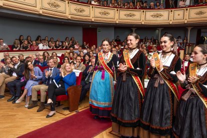 Una gala inolvidable para Valeria Lezcano y Beatriz Plaza Reina Infantil y Reina Mayor de Burgos.