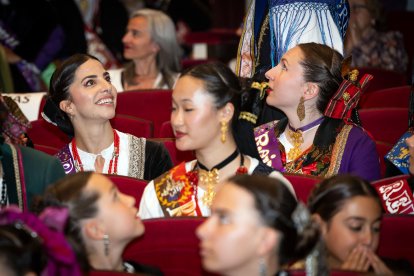 Una gala inolvidable para Valeria Lezcano y Beatriz Plaza Reina Infantil y Reina Mayor de Burgos.