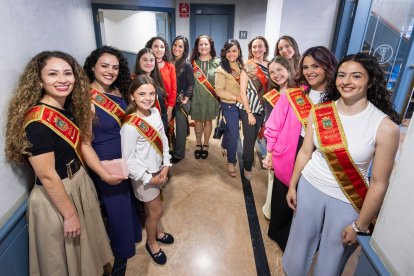Una gala inolvidable para Valeria Lezcano y Beatriz Plaza Reina Infantil y Reina Mayor de Burgos.