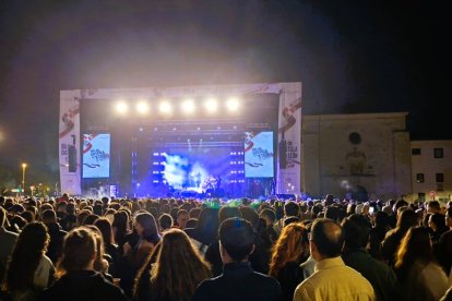 Lleno en la plaza de Santa Teresa para ver a Lia Kali.