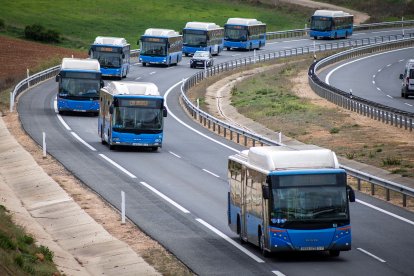 Llegada de los autobuses urbanos de Madrid a Burgos.
