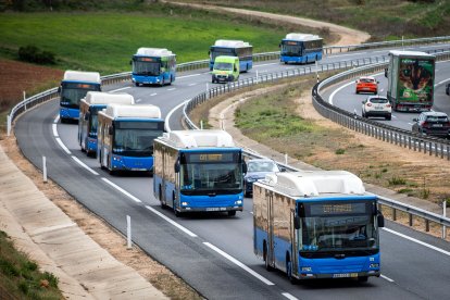 Llegada de los autobuses urbanos de Madrid a Burgos.