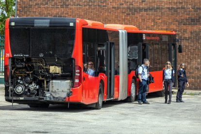 Llegada de los autobuses urbanos de Madrid a Burgos.