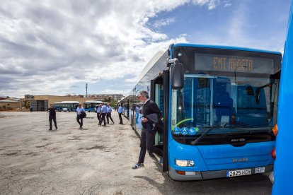 Llegada de los autobuses urbanos de Madrid a Burgos.