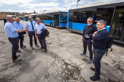 Llegada de los autobuses urbanos de Madrid a Burgos.