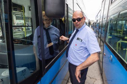 Llegada de los autobuses urbanos de Madrid a Burgos.