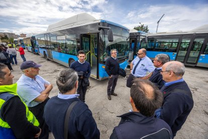 Llegada de los autobuses urbanos de Madrid a Burgos.