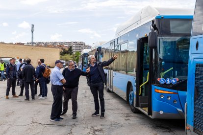Llegada de los autobuses urbanos de Madrid a Burgos.