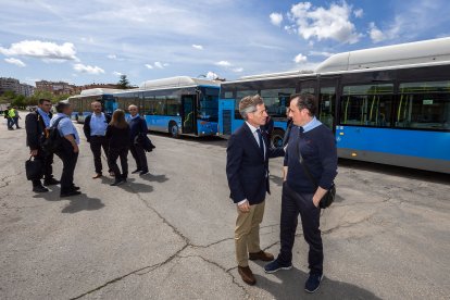 Llegada de los autobuses urbanos de Madrid a Burgos.