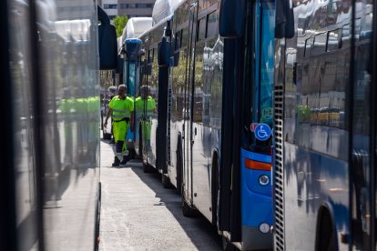 Llegada de los autobuses urbanos de Madrid a Burgos.