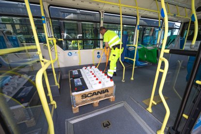 Llegada de los autobuses urbanos de Madrid a Burgos.