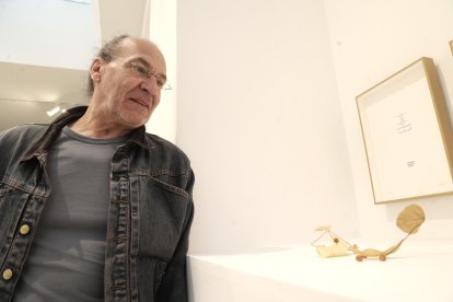 El artista  vallisoletano Eugenio Ampudia, expone 'Nadie encuentra arraigo en un planeta desconocido' en la galería madrileña Max Estrella