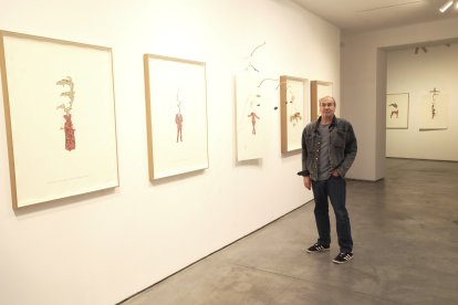 El artista  vallisoletano Eugenio Ampudia, expone 'Nadie encuentra arraigo en un planeta desconocido' en la galería madrileña Max Estrella