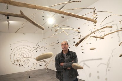 El artista  vallisoletano Eugenio Ampudia, expone 'Nadie encuentra arraigo en un planeta desconocido' en la galería madrileña Max Estrella