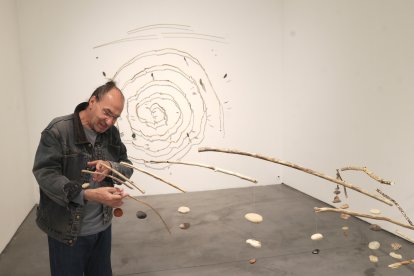 El artista  vallisoletano Eugenio Ampudia, expone 'Nadie encuentra arraigo en un planeta desconocido' en la galería madrileña Max Estrella