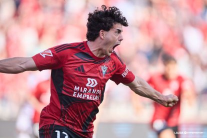 El Mirandés se agarra a la permanencia con un gol de Pablo Pérez en el minuto 89.