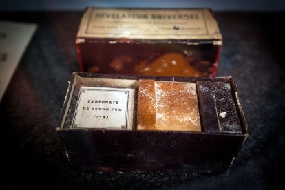 Elementos del Laboratorio de Fotografía de Juan Antonio Cortés a principios del siglo XX.