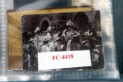 Elementos del Laboratorio de Fotografía de Juan Antonio Cortés a principios del siglo XX.