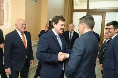 El presidente de la Junta, Alfonso Fernández Mañueco, y el alcalde, Jesús Julio Carnero, participan en el acto de presentación del proyecto de Movilidad Sostenible de Valladolid