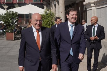 El presidente de la Junta, Alfonso Fernández Mañueco, y el alcalde, Jesús Julio Carnero, participan en el acto de presentación del proyecto de Movilidad Sostenible de Valladolid