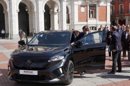 El presidente de la Junta, Alfonso Fernández Mañueco, y el alcalde, Jesús Julio Carnero, participan en el acto de presentación del proyecto de Movilidad Sostenible de Valladolid