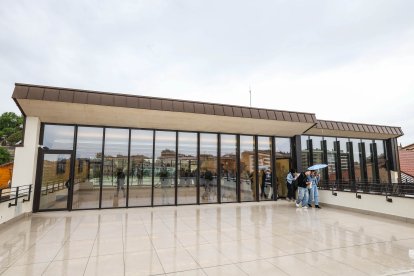 Una gran terraza servirá para actividades al aire libre o eventos, además de ofrecer a los usuarios del centro unas vistas extraordinarias.