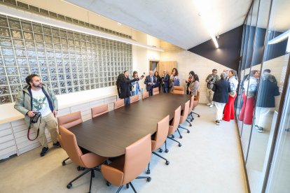 La Casa de las Cadenas cuenta con espacios de reuniones y eventos a disposición de los mirandeses. En la imagen la Sala Legado.