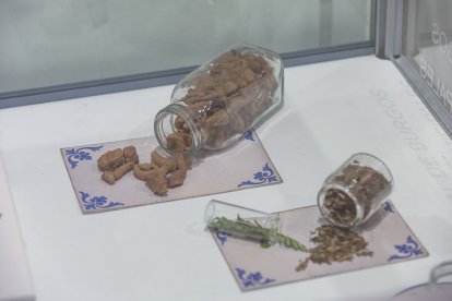 Así es la farmacia Jimeno, la más antigua de España que conserva el pasado sanitario del país en sus estanterías.