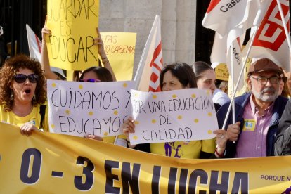 CCOO convoca una concentración con motivo de la huelga del profesorado del ciclo de educación infantil de 0 a 3 años.